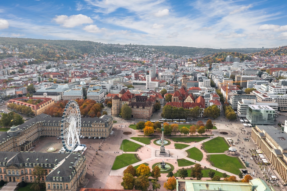 shutterstock 2498741559 1 - Stuttgart 21: Fortschritte und Herausforderungen des Bahnprojekts